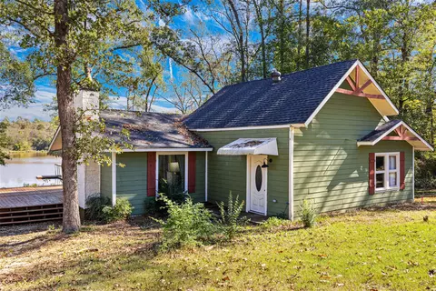 494 N Lake Dr, Gladewater, TX 75647