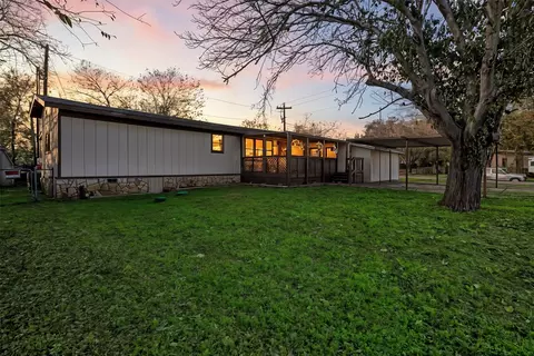5528 Lake View Dr, Granbury, TX 76048