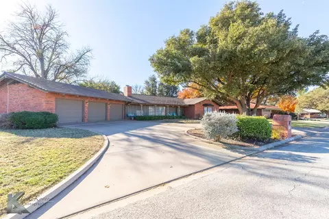 1806 Country Club Dr, Sweetwater, TX 79556
