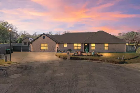 244 Point Cir, Pilot Point, TX 76258