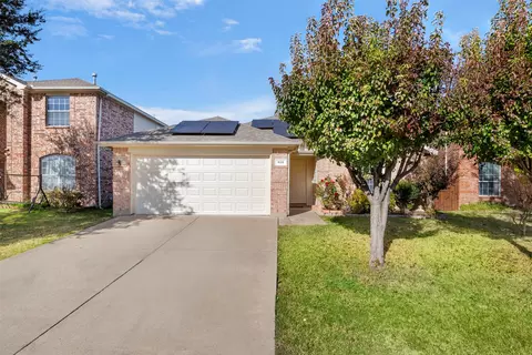 928 Wood Brook Dr, Grand Prairie, TX 75052