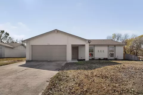 733 Woodcrest Dr, Grand Prairie, TX 75052