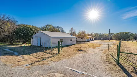 1005 Hickey Ct, Granbury, TX 76049