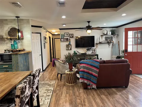 506 E Barton St, Granbury, TX 76048