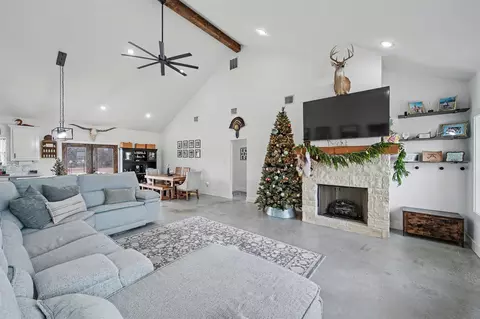 2011 County Road 1590, Alvord, TX 76225