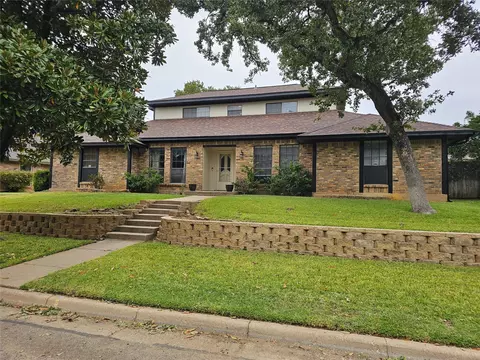4105 Woodcastle Ct, Arlington, TX 76016