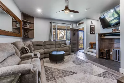 1529 Seegar St, Dallas, TX 75215