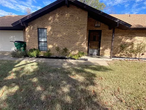 1211 Mockingbird St, Stephenville, TX 76401