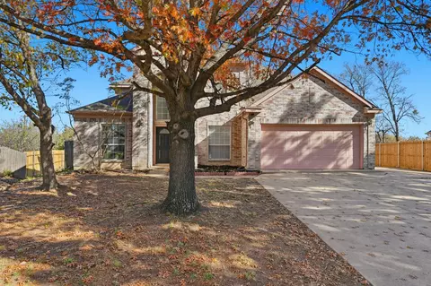 5601 Greenwich Dr, Arlington, TX 76018
