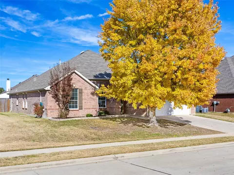 1104 Victory Bells Dr, Haslet, TX 76052