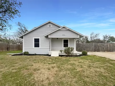 212 N 4th St, Sanger, TX 76266