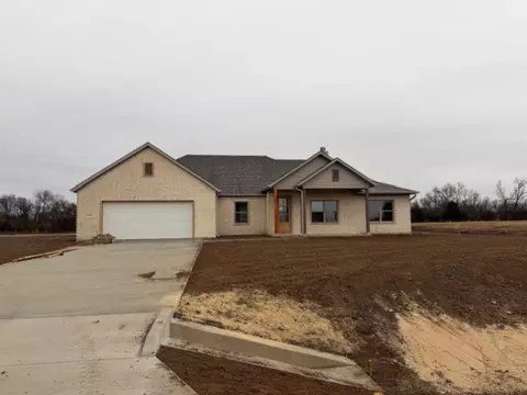 6041 Amber Dr, Sanger, TX 76266