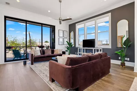 203 Carroll St, Fort Worth, TX 76107