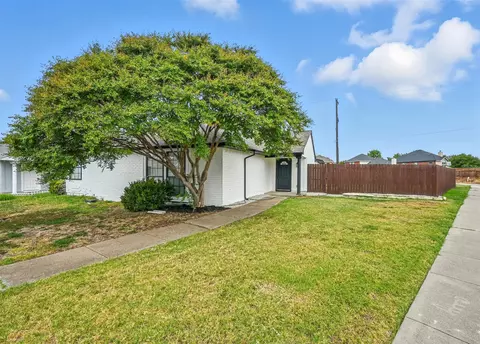 6082 Dooley Dr, The Colony, TX 75056