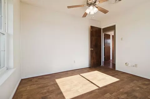 Bedroom - 941 Maple St, Howe, TX 75459 photo 5 of 6