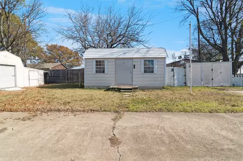 Exterior - 941 Maple St, Howe, TX 75459 photo 9 of 9