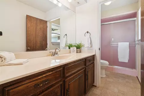 Bath - 941 Maple St, Howe, TX 75459 photo 2 of 6