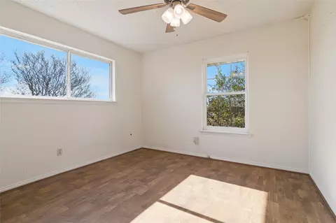 Bedroom - 941 Maple St, Howe, TX 75459 photo 4 of 6