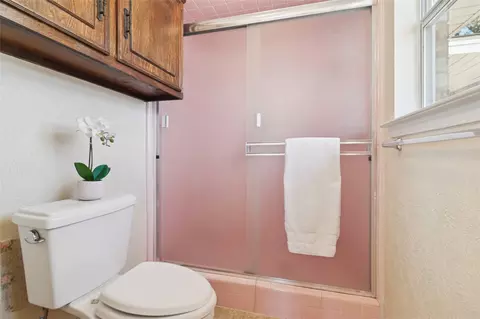 Bath - 941 Maple St, Howe, TX 75459 photo 3 of 6