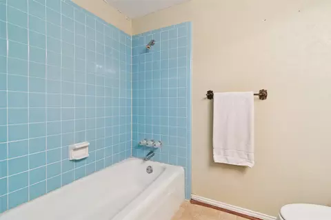 Bath - 941 Maple St, Howe, TX 75459 photo 5 of 6