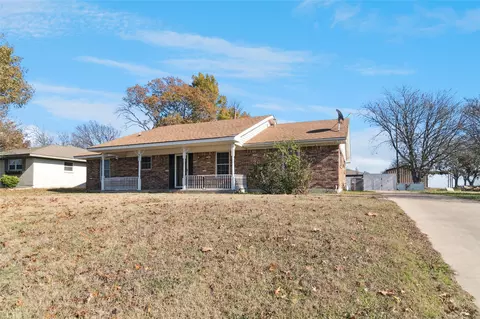 Exterior - 941 Maple St, Howe, TX 75459 photo 3 of 9