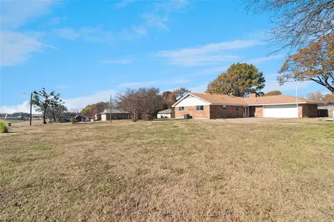 Exterior - 941 Maple St, Howe, TX 75459 photo 6 of 9
