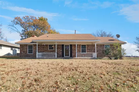Exterior - 941 Maple St, Howe, TX 75459 photo 2 of 9