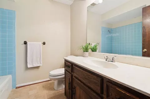 Bath - 941 Maple St, Howe, TX 75459 photo 4 of 6