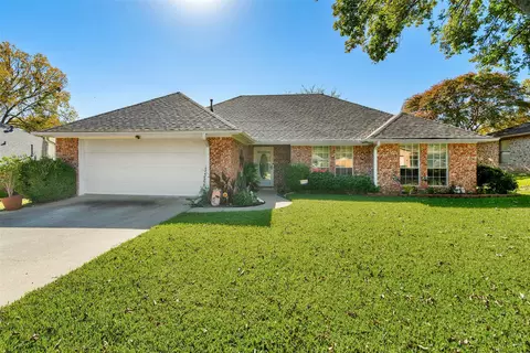2510 Holiday St, Denison, TX 75020
