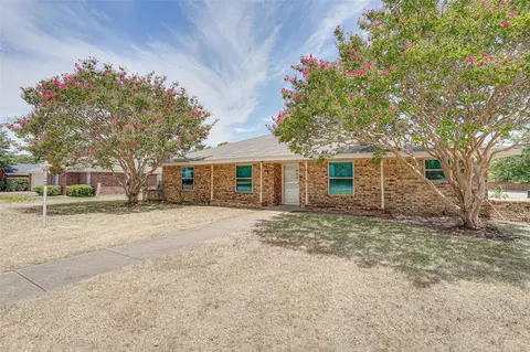1418 Ridge Dr, Midlothian, TX 76065