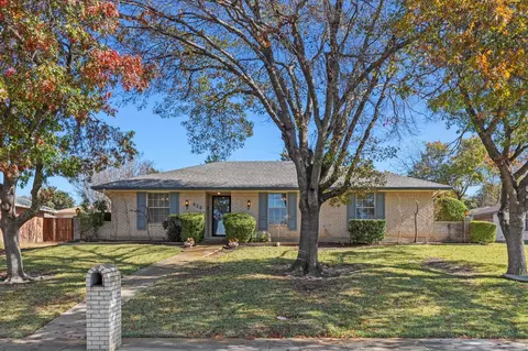 416 Newcastle Dr, Desoto, TX 75115