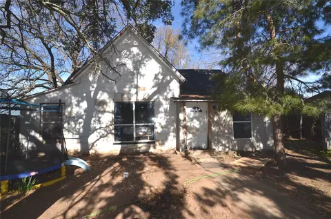 146 W Baggett Ave, Poolville, TX 76487