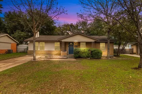 2120 Cambridge Dr, Irving, TX 75061