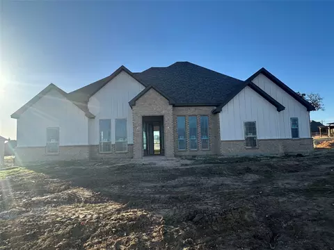 201 Stuart St, Paradise, TX 76073