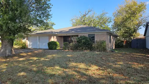 302 N Cottonwood Dr, Richardson, TX 75080