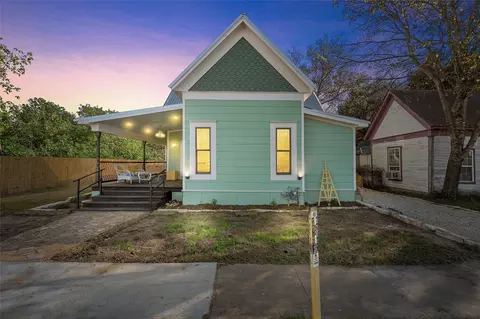 404 6th St W, Mcgregor, TX 76657