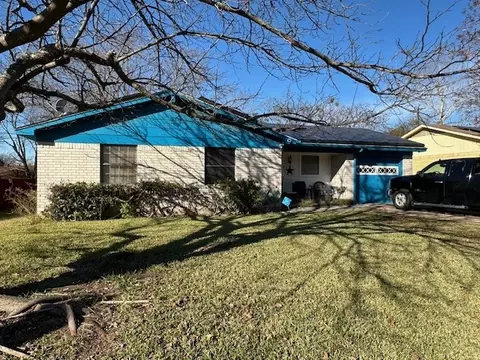 1226 S Clark Rd, Cedar Hill, TX 75104