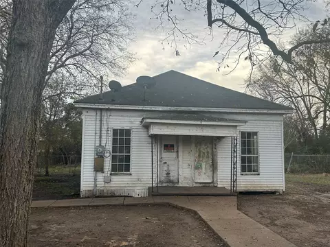106 Pine St, Oil City, LA 71061