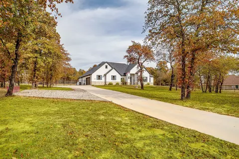324 Zion Forest Trl, Poolville, TX 76487