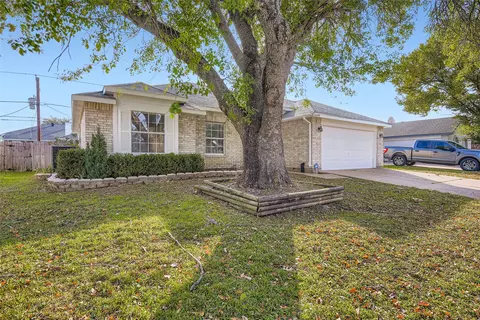 6609 Pecanwood Dr, Arlington, TX 76001