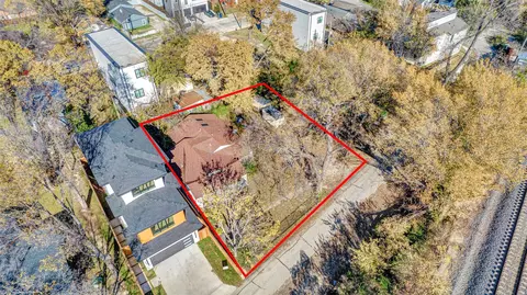 917 Walkway St, Dallas, TX 75212