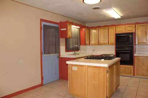 Kitchen - 602 Westview Dr, Abilene, TX 79603 photo 3 of 4