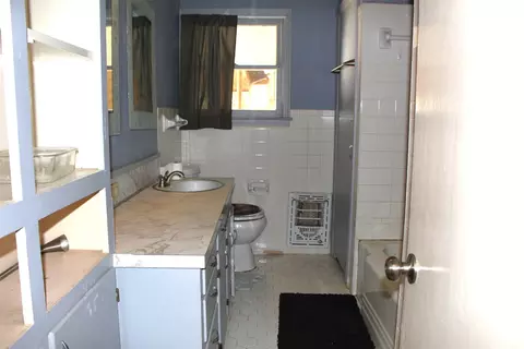 Bath - 602 Westview Dr, Abilene, TX 79603 photo 1 of 2