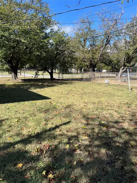 3435 Poinsettia Dr, Dallas, TX 75211