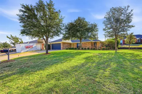 5240 Hill Ridge Dr, Fort Worth, TX 76135