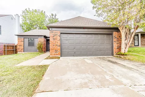 4637 Feathercrest Dr, Fort Worth, TX 76137