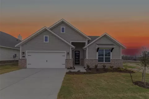 1253 Sabine River Ln, Springtown, TX 76082