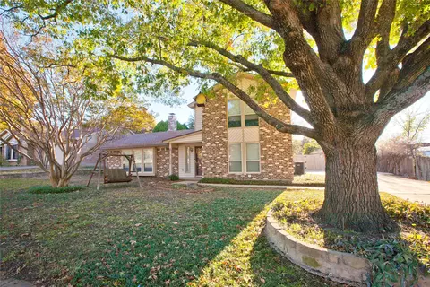 10029 Westpark Dr, Benbrook, TX 76126