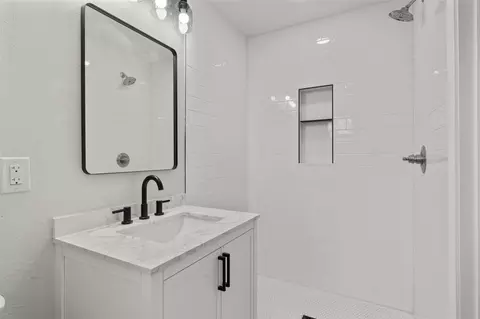 Bath - 809 Princesa Dr, Haughton, LA 71037 photo 1 of 2