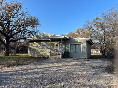 300 NW 13th St, Mineral Wells, TX 76067